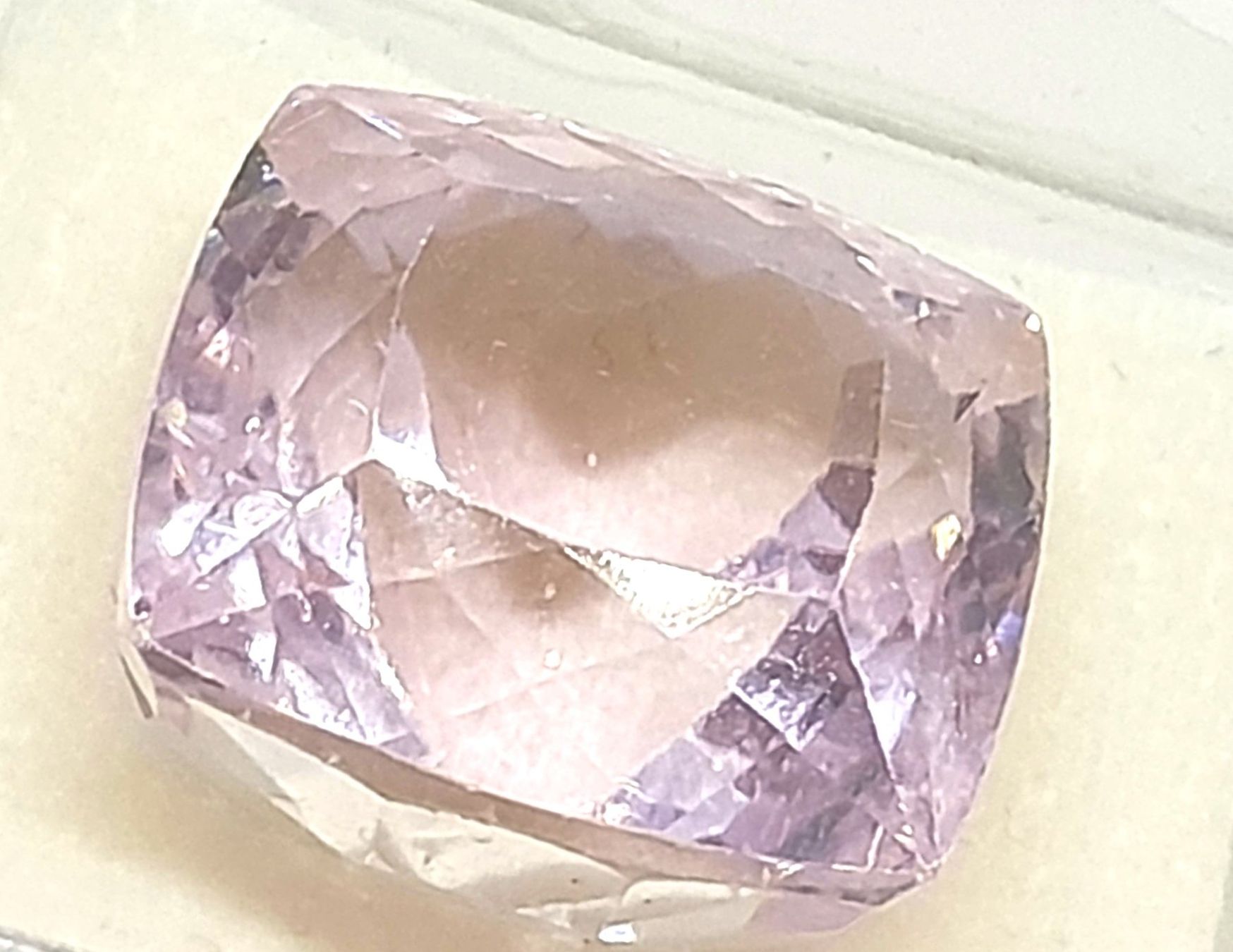 Pietre preziose: SPLENDIDE Kunzite coussin 20.10 ct - Valeur 2'412.- Fr – Nuovo (secondo la descrizione) da Grimisuat venduto da Valgem 2