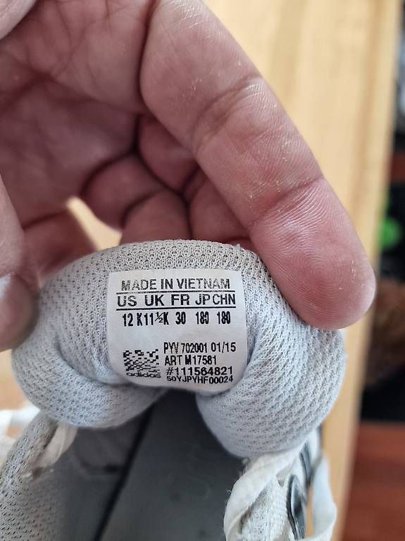 Scarpe per ragazzi: Kindertunrschuhe Adidas (Gr. 30) – Usato da Zürich venduto da Rip2 3