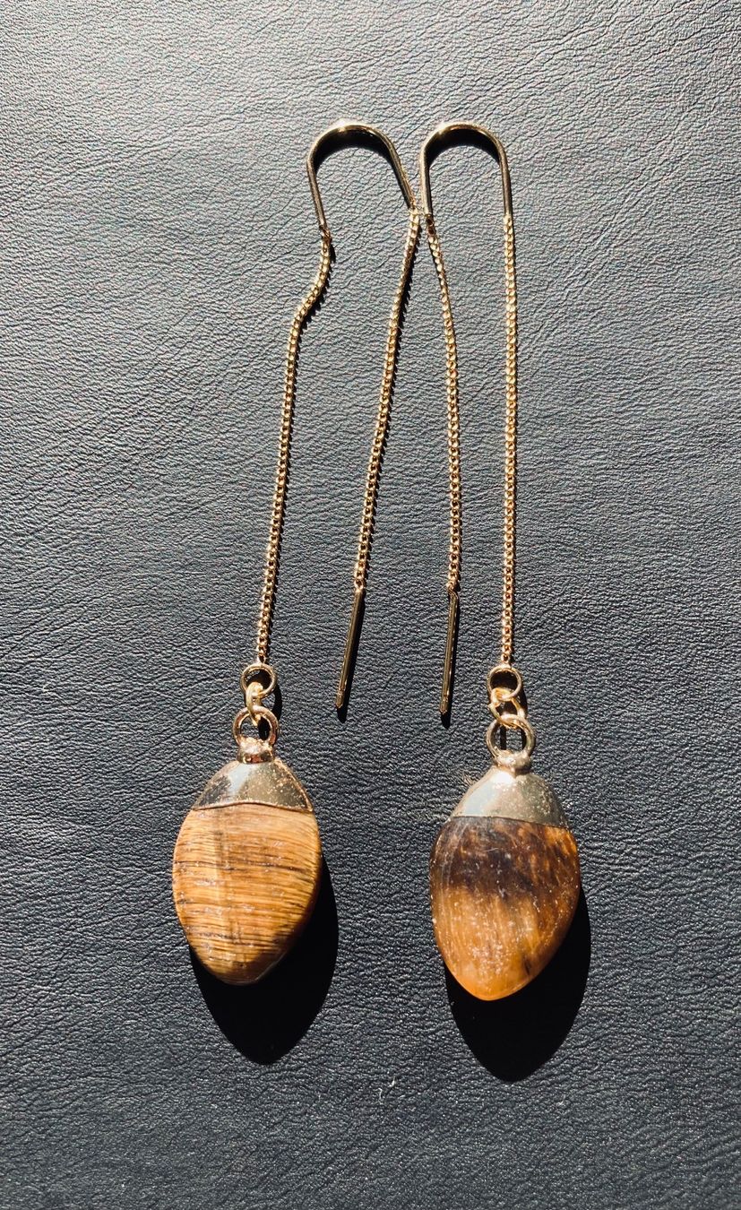 Orecchini pendenti & Orecchini a lobo: Longues boucles dorées avec œil de tigre – Nuovo e nell'imballaggio originale da Genève venduto da ct_fqr8