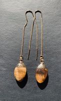 Longues boucles dorées avec œil de tigre