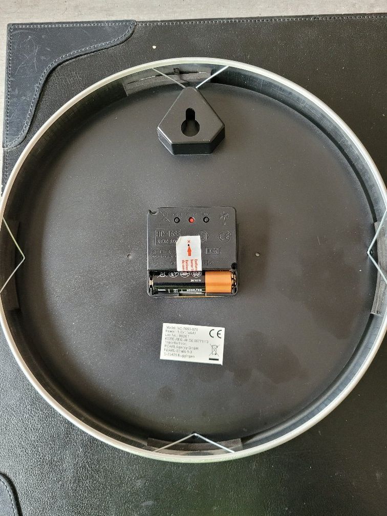 Orologi: Funkgesteuerte Wanduhr mit Batteriebetrieb – Usato da Altdorf UR venduto da Nordwing 2