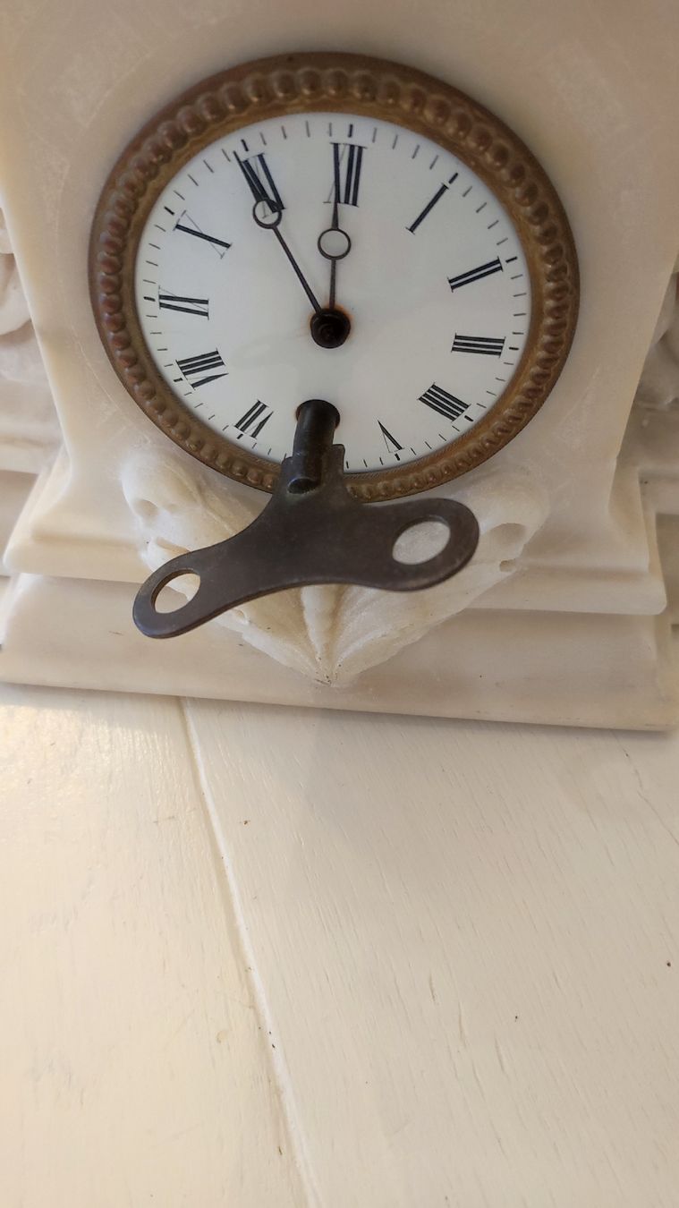 Orologi da terra & Orologi da parete: Antike Marmoruhr mit Fischfigur – Usato da Stäfa venduto da modeflash 8