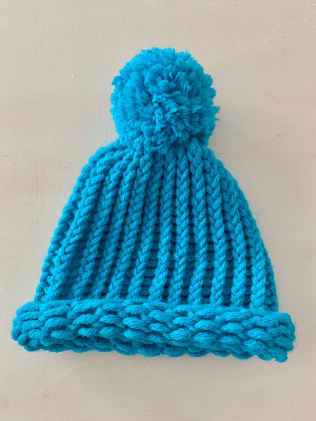 Berretti & Sciarpe: Newborn Kappe Beanie mit Bommel, Handarbeit – Nuovo e nell'imballaggio originale da Emmenbrücke venduto da swissmade-miracles 1