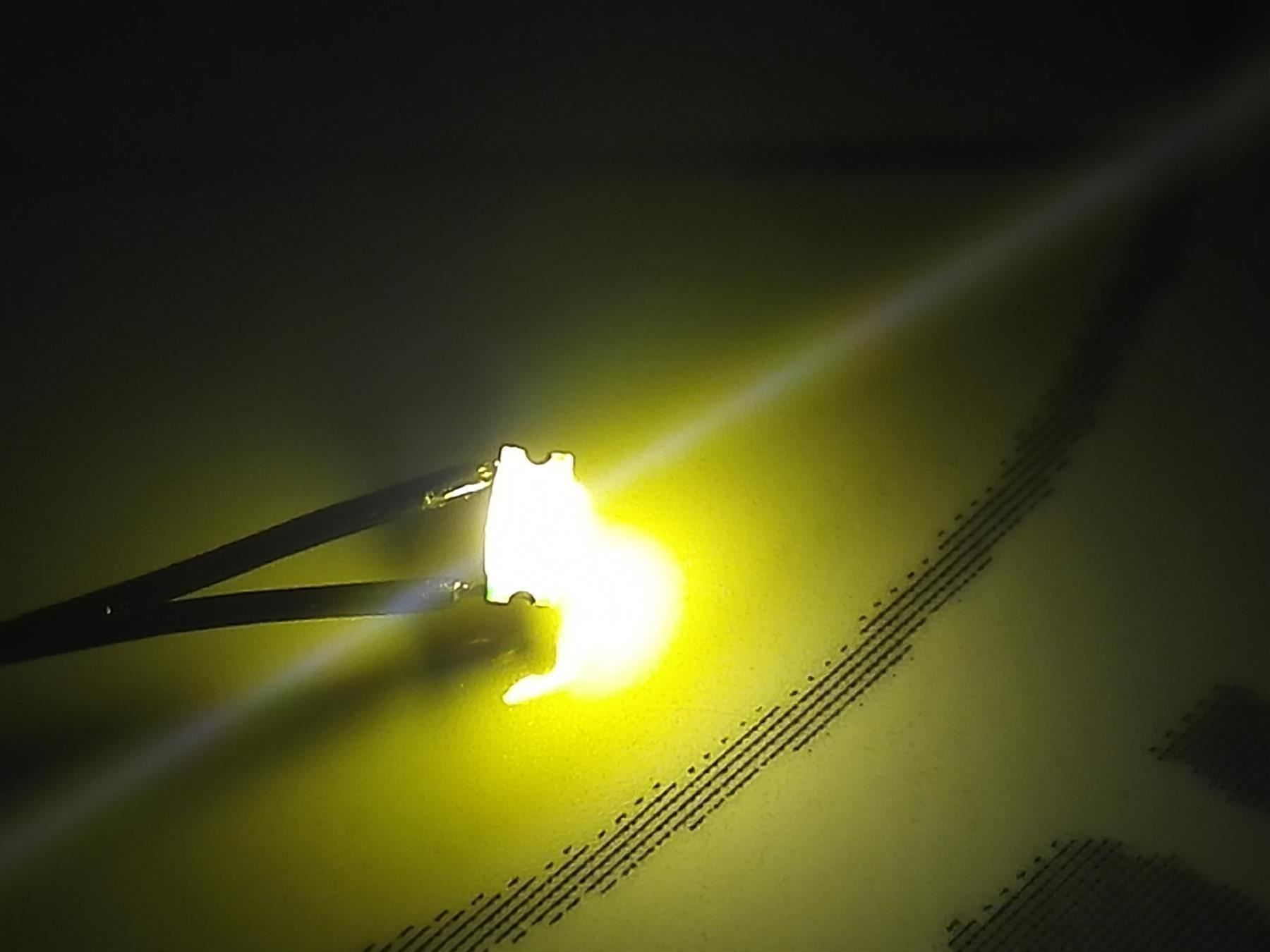 Componenti elettronici: LED SMD 1206, warmweiss, verkabelt 12V – Nuovo (secondo la descrizione) da Luzern venduto da Salefactory