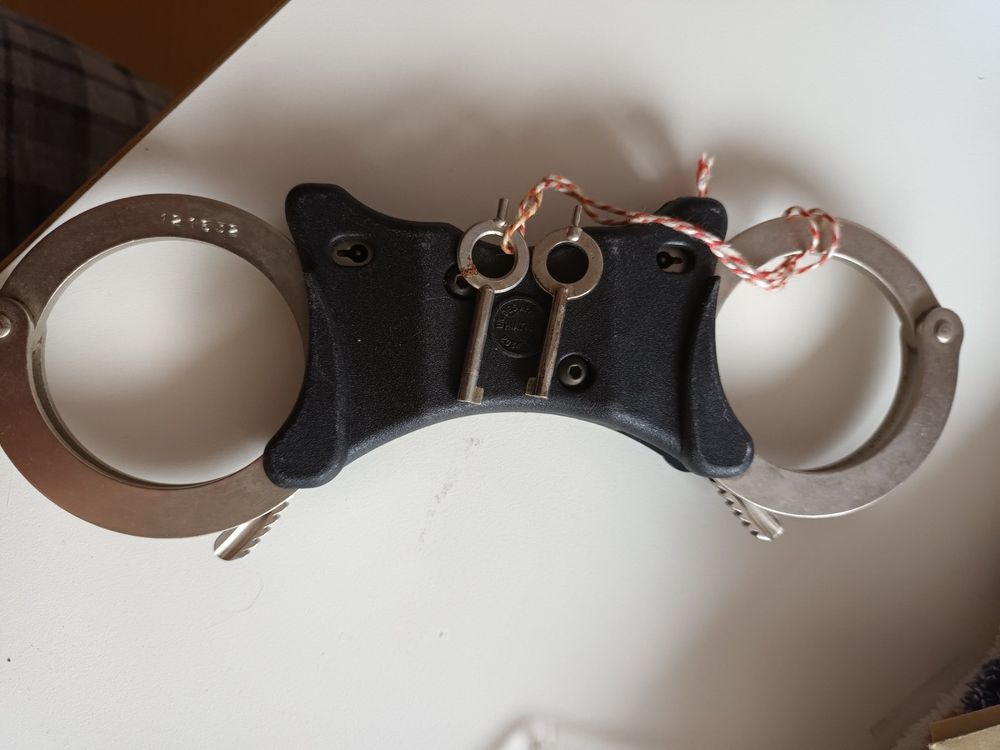 DJFOG Spielzeug-Handschellen Mit Pfeife - Silber, Ideal Für Polizei-Kostüme & Rollenspiele