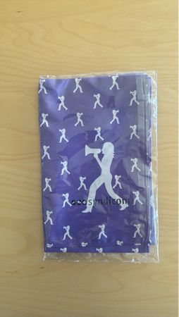 Syndicom Foulard Lila mit Figuren zum Care-Streik 2027