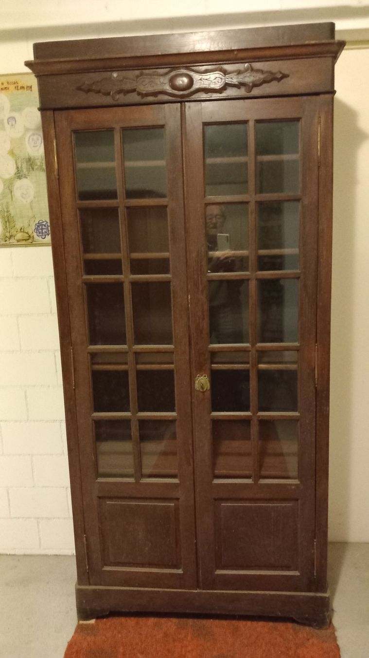 Armadi: Vitrinenschrank/Buffetschrank mit Glastüren. – Usato da Buchs AG venduto da Geraete
