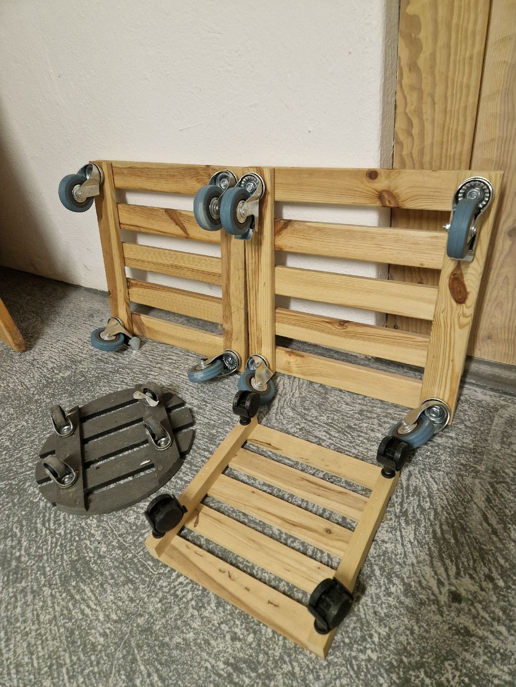 Altro per stoccaggio & trasporto: 4 Stk. Pflanzenroller mit Rollen 🪴 – Usato da Balsthal venduto da Rargo01 2