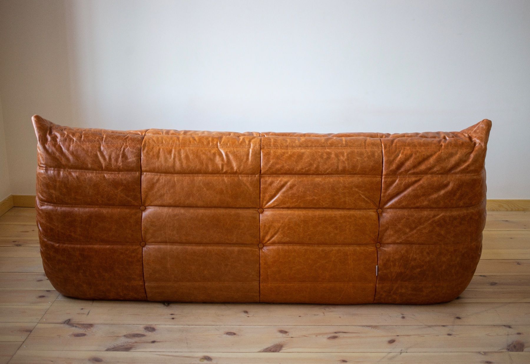 Ligne Roset Sofas: 3er Sofa Togo, neu bezogen mit Leder – Neu (gemäss Beschreibung) aus Zürich von ERATOMIUM 3