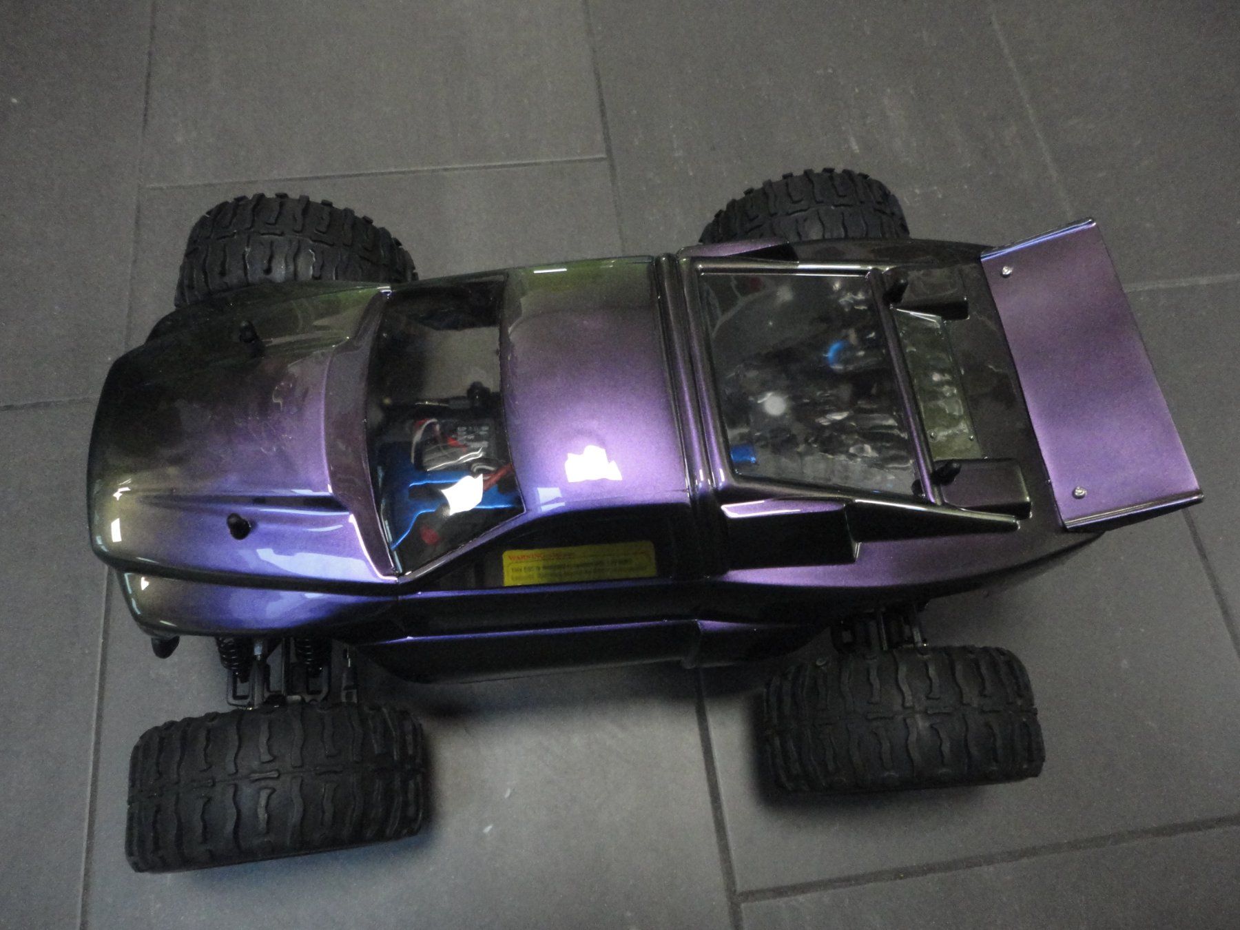 Modellismo RC: Monstertruck ca. 80kmh Neu Wechselfarbe – Nuovo e nell'imballaggio originale da Horgen venduto da RcModell 1