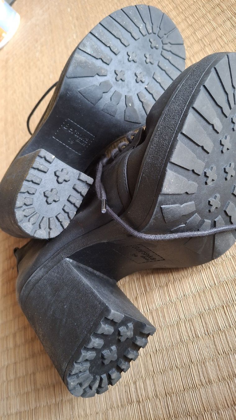 Damenschuhe: Schwarze Schnürboots Gr. 39, Leder, Blockabsatz – Gebraucht aus Brienz BE von mondchatz1 5