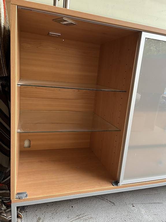 Büffets: Buffet – Gebraucht aus Plan-les-Ouates von dbg_jnm8 1