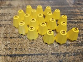 lego 6039 lot de 20 pièces Yellow Cone 2 x 2 x 1 2/3