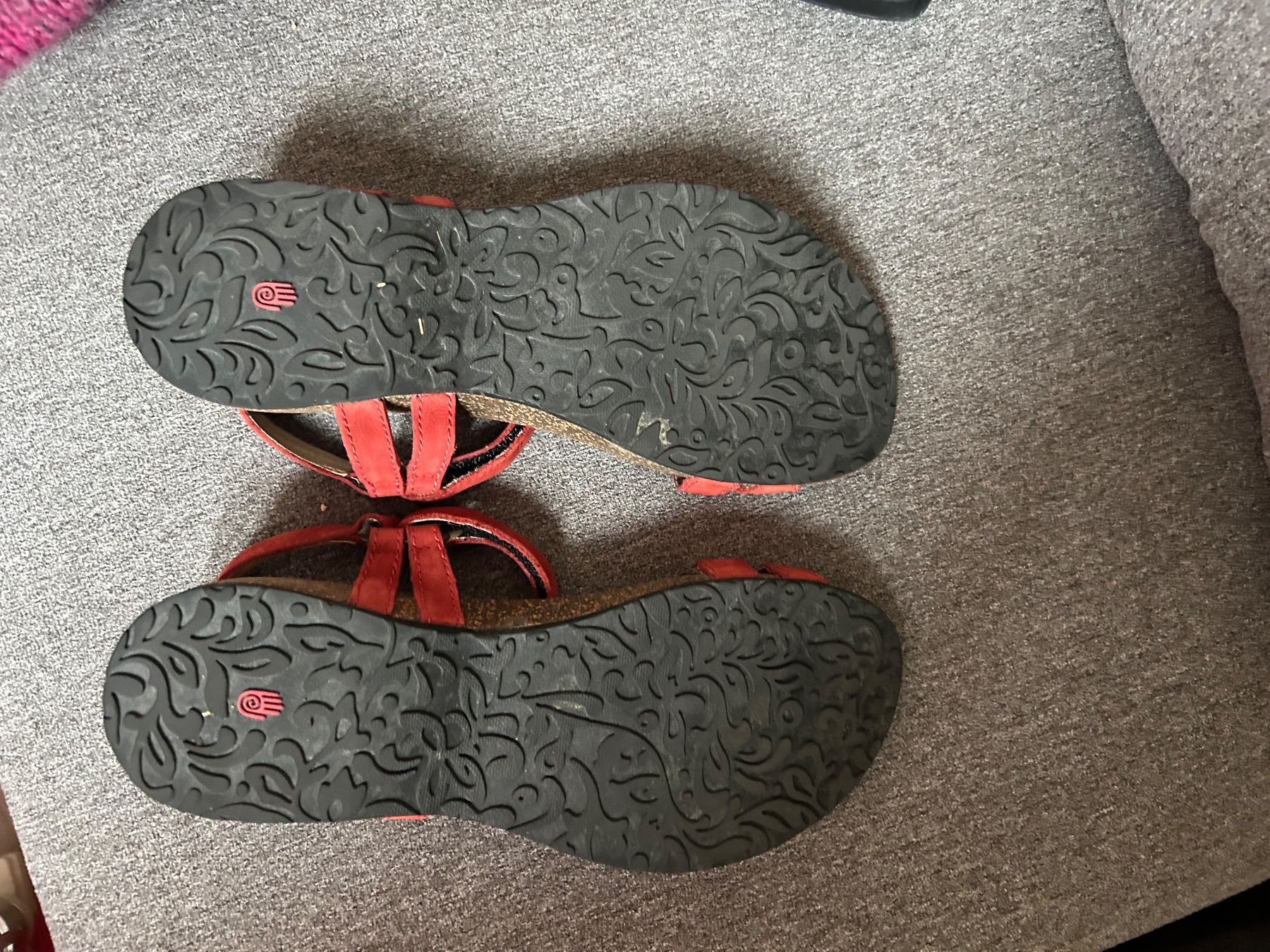 Teva Damenschuhe: Teva Sandalen Gr. 38, Leder, bordeauxrot – Gebraucht aus Aarwangen von Scherbenhaufen 3