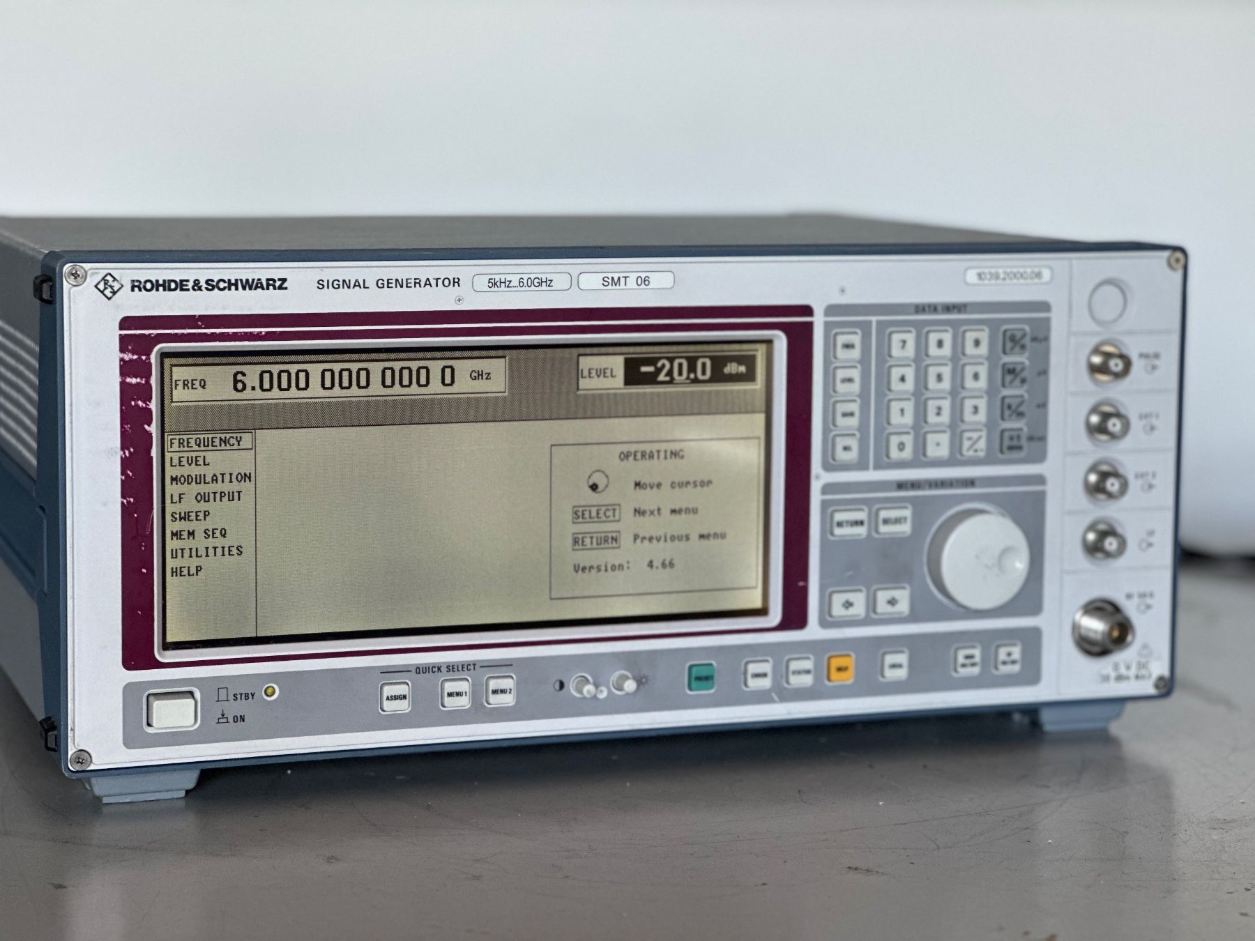 Messen: Rohde&Schwarz SMT06 Signal Generator – Gebraucht aus Nottwil von