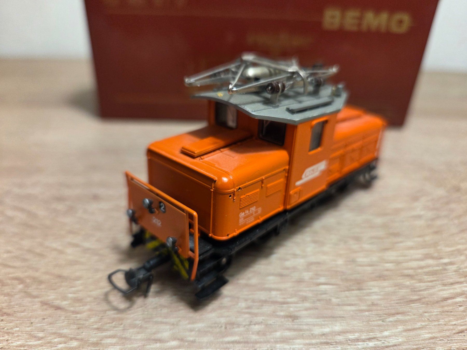 Bemo Modellini di ferrovie: Bemo 1257 122 Rangierlok Ge 2/4 RhB H0m – Usato da St-Aubin-Sauges venduto da Lo_Go 3