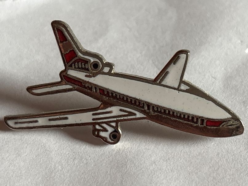 Placchette & Badge: Pin Flugzeug – Usato da Lützelflüh-Goldbach venduto da NicoleL.