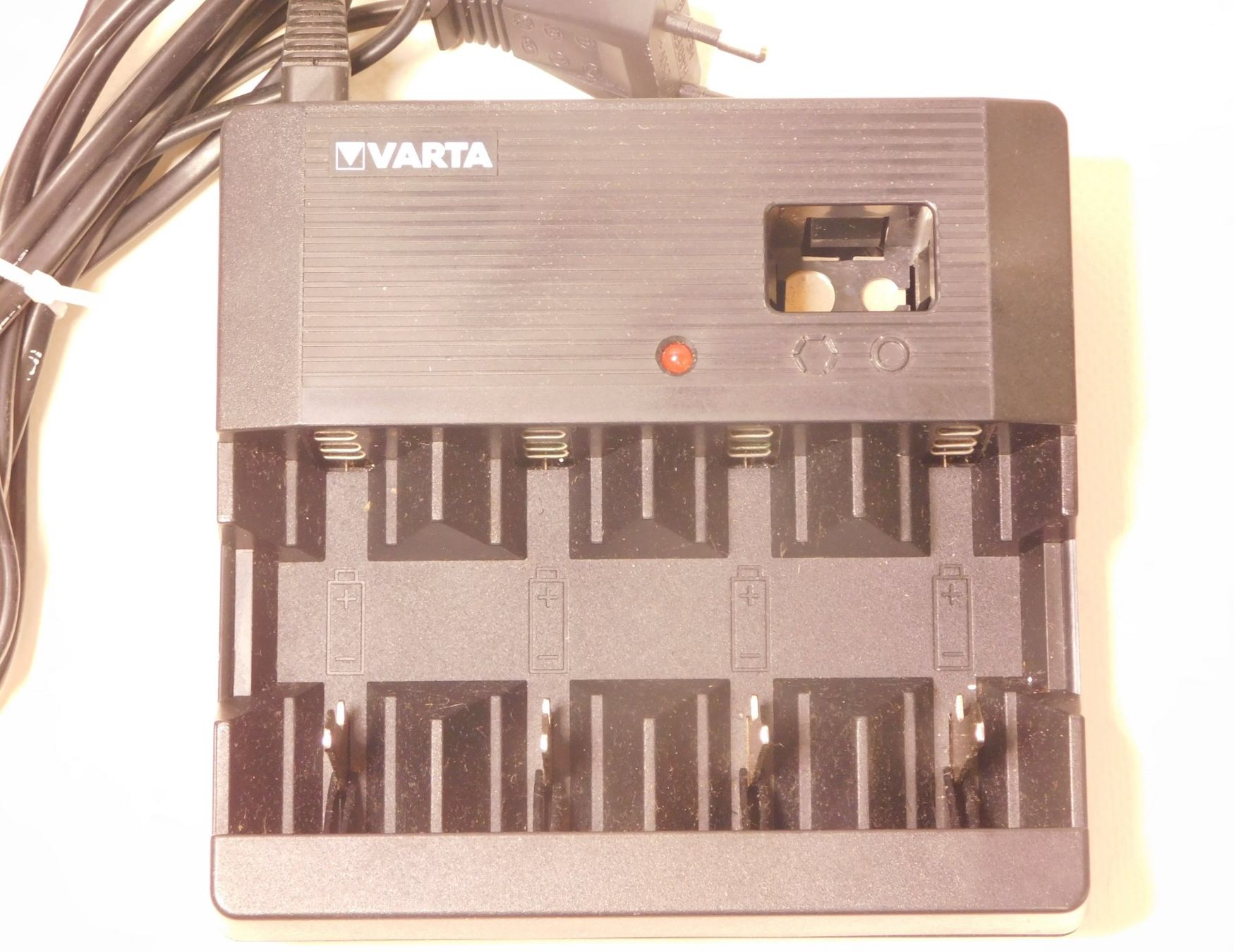 Varta Accus & piles: Varta Universalladegerät – D'occasion à Emmenbrücke par Neverlaand-22 3
