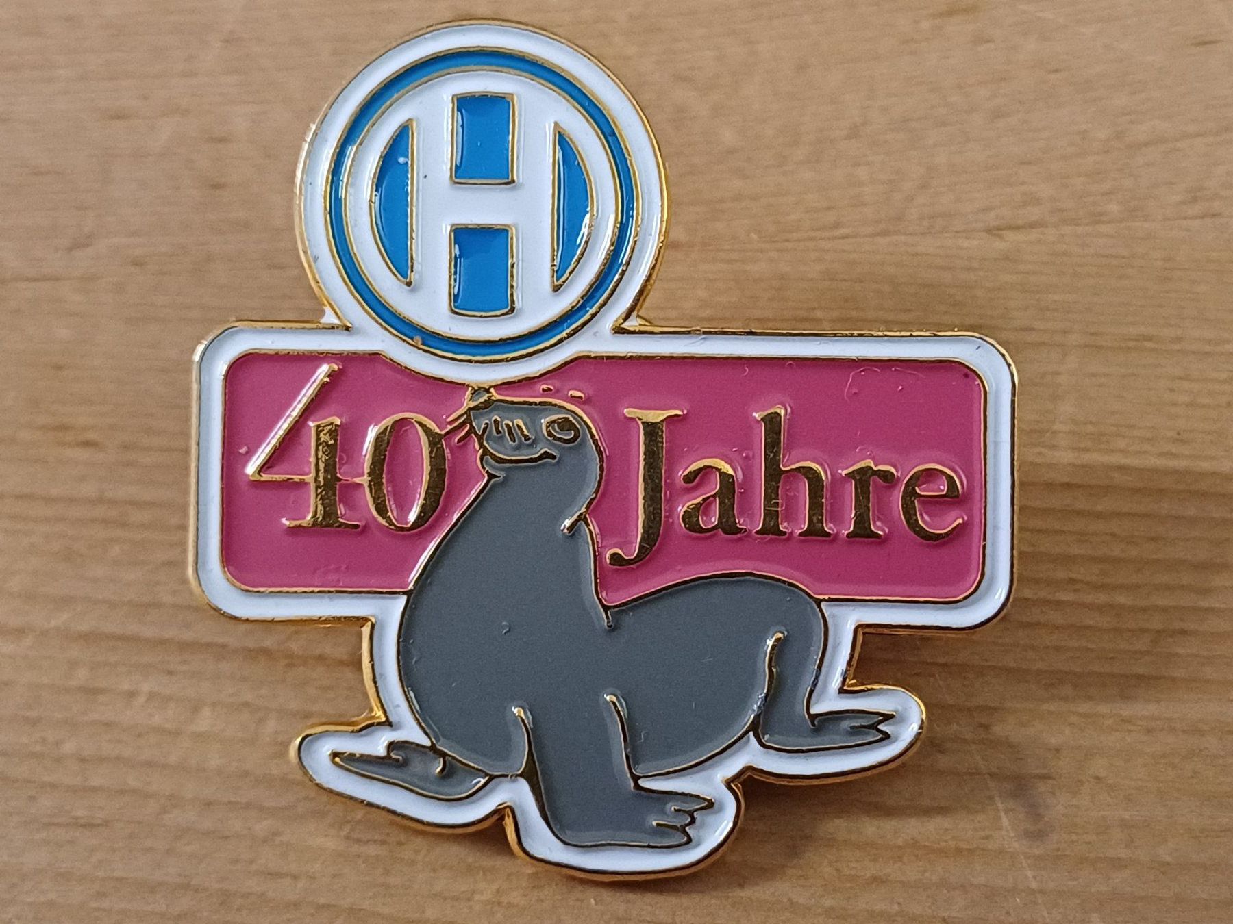 Plaquettes & Badges: 40 Jahre H?? Pin / Anstecker – Neuf (Voir description) à Jona par Rreto71