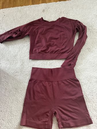 Sport Set zweiteilig Langarmshirt Shorts bordeaux rot