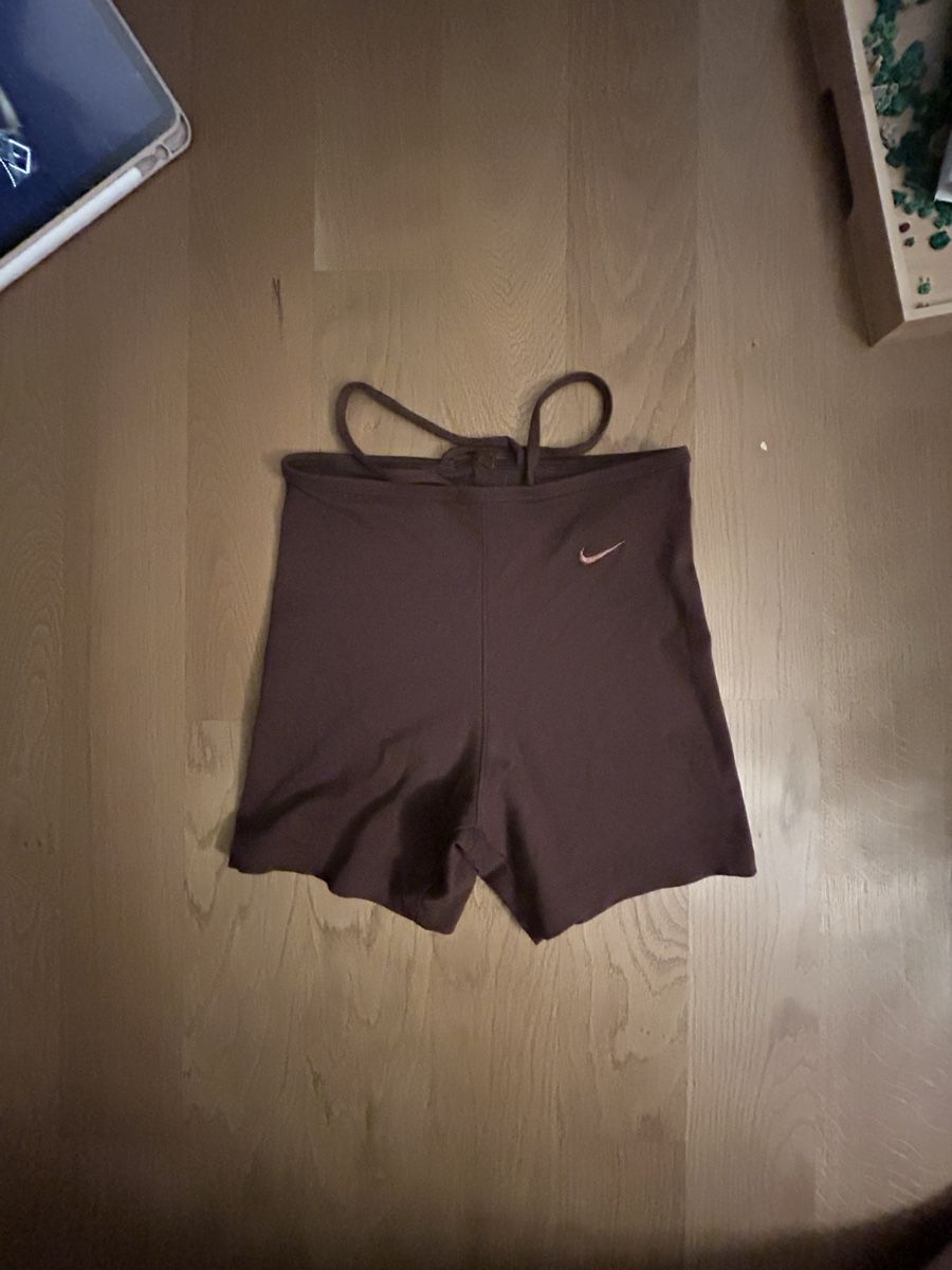 Nike Pantaloni: Kurze Hose Nike – Nuovo (secondo la descrizione) da Schöftland venduto da DesignbyNaja