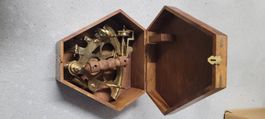 Antiker Sextant im Holzkasten - maritimes Sammlerstück!