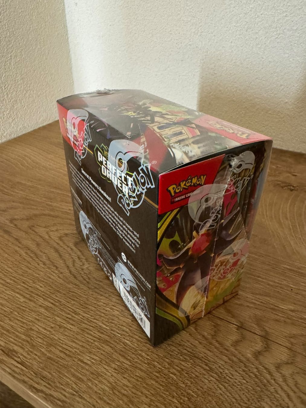 Pokémon Carte collezionabili: Pokemon Perfect Order Display inkl. Acryl Case Englisch  – Nuovo e nell'imballaggio originale da Matzingen venduto da Poke.Baer 2