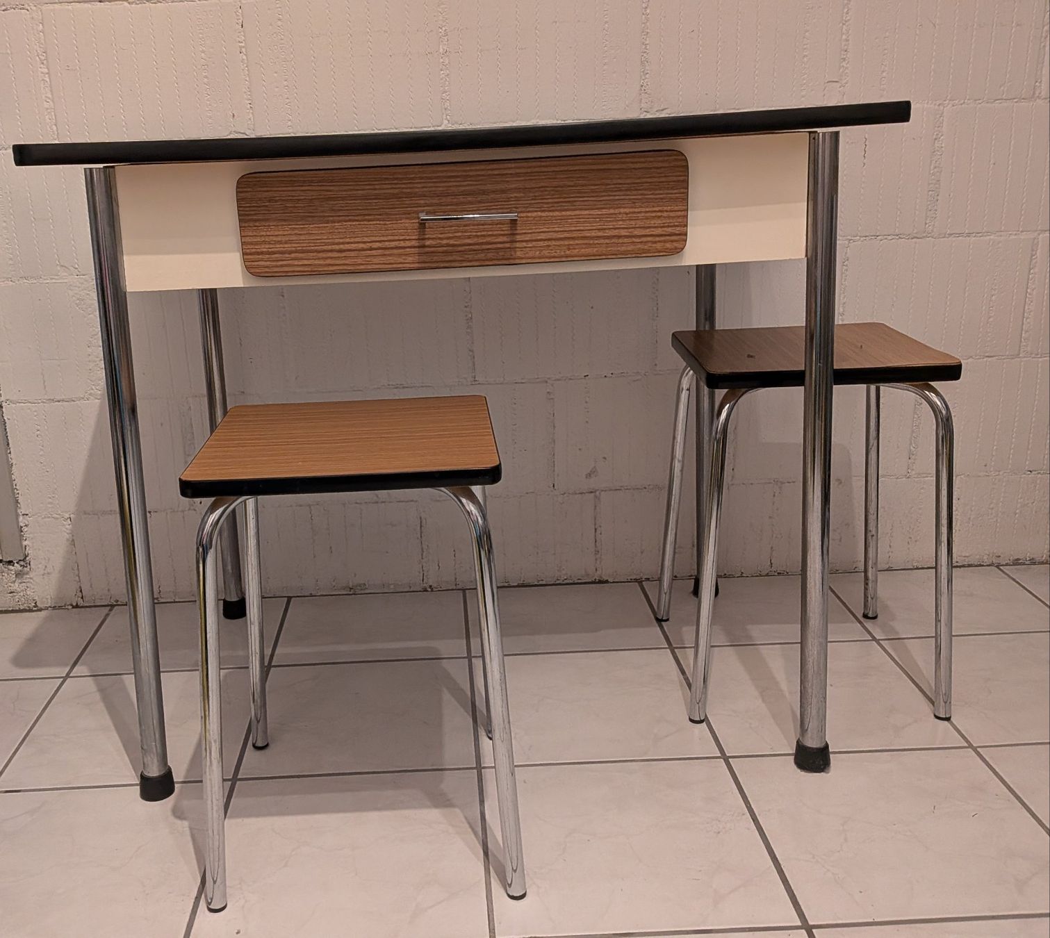 Set di tavolo e panche: Tisch & 2 Hocker – Usato da Wädenswil venduto da Mamacita60