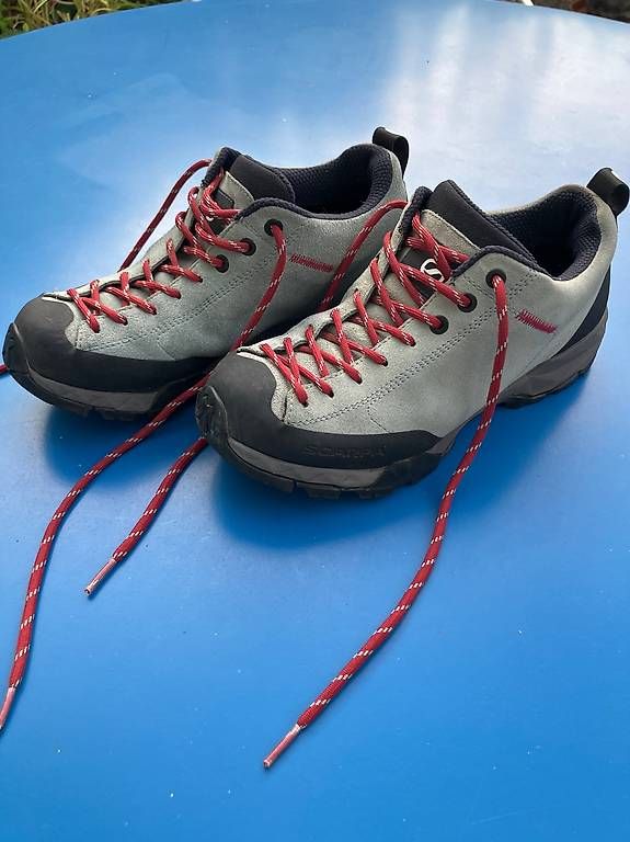 Scarpe da donna: Scarpa Wanderlaufschuhe  grösse 39.5 Leder – Usato da baar venduto da Lstar