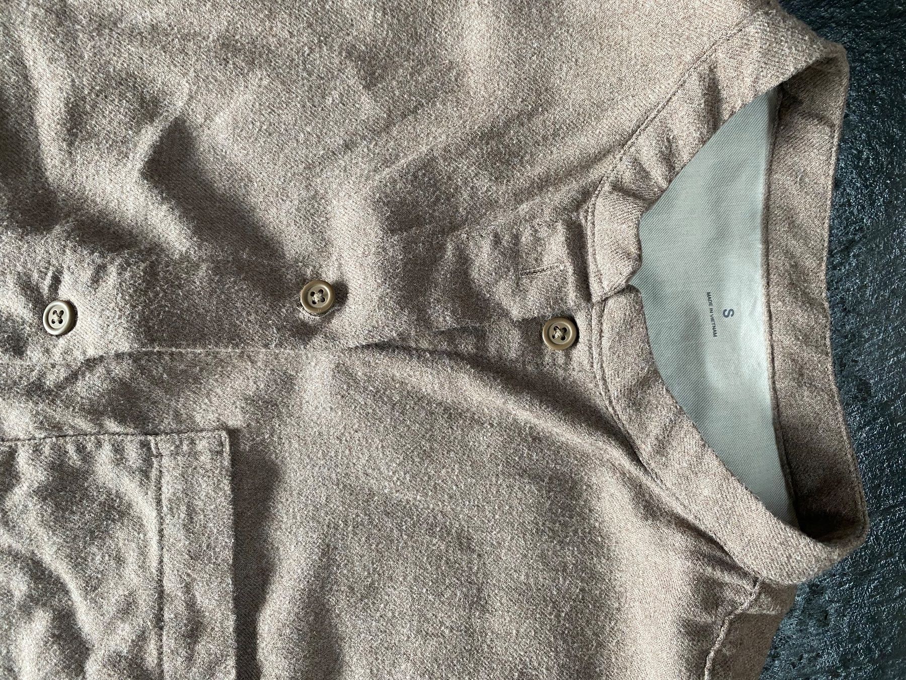 Muji Camicette: Bluse Muji braun mit Knöpfen – Usato da Chur venduto da simhofstr 1