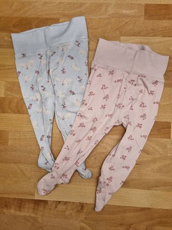 2 Baby Hosen mit Füssen 68