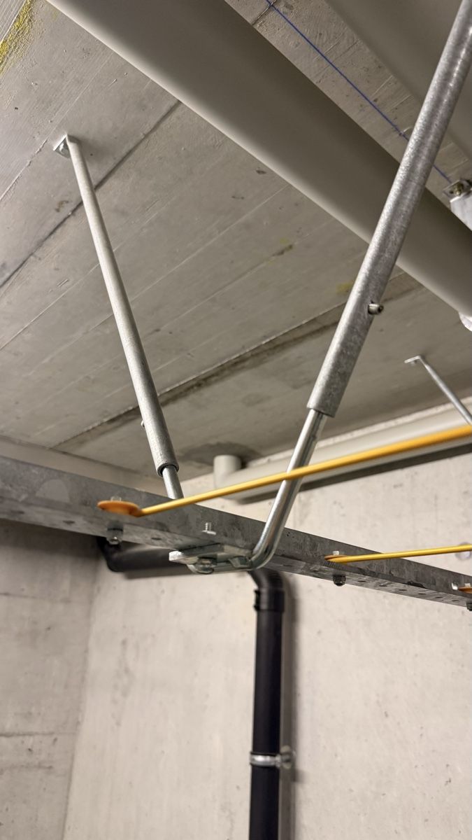 Stenditoi: Deckentrockner / Wäschetrockner zur Deckenmontage – Usato da Biel/Bienne venduto da Buhl3 2