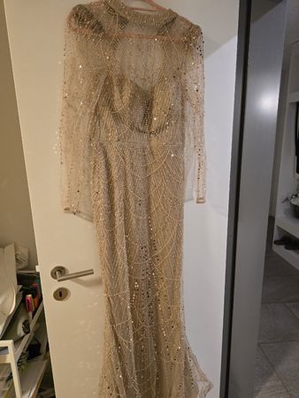 Traumhaftes Abendkleid mit Pailletten, Grösse S, NEU!