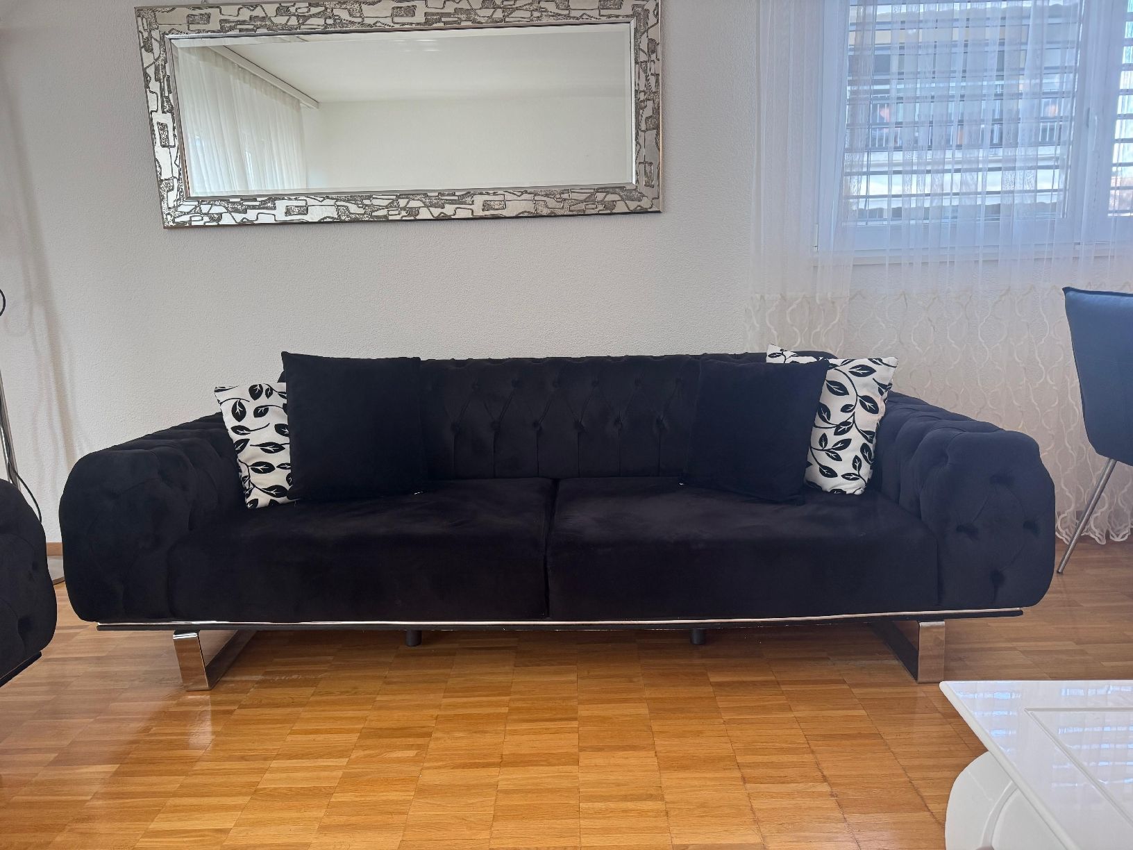 Pfister Divani: Sofa Set zwei Sofas schwarz Samtoptik Metallfüsse gebraucht – Usato da Siebnen venduto da tugce_mar 2