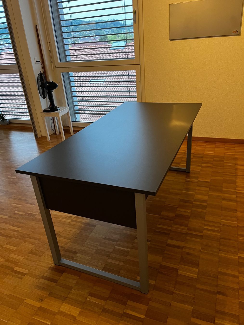 Schreibtische: Moderner Schreibtisch Grau – Gebraucht aus Winterthur von ann_dn6n 4