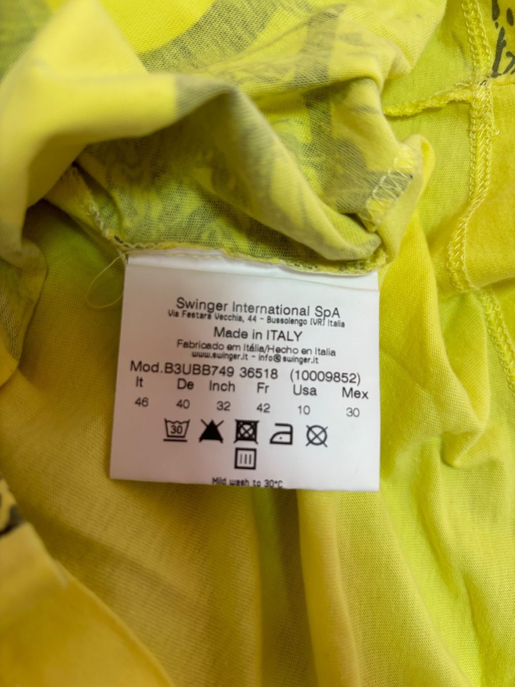 Versace T-shirt: Versus Versace T-Shirt Gr. IT 46 – Usato da Trübbach venduto da hik_gh6y 6