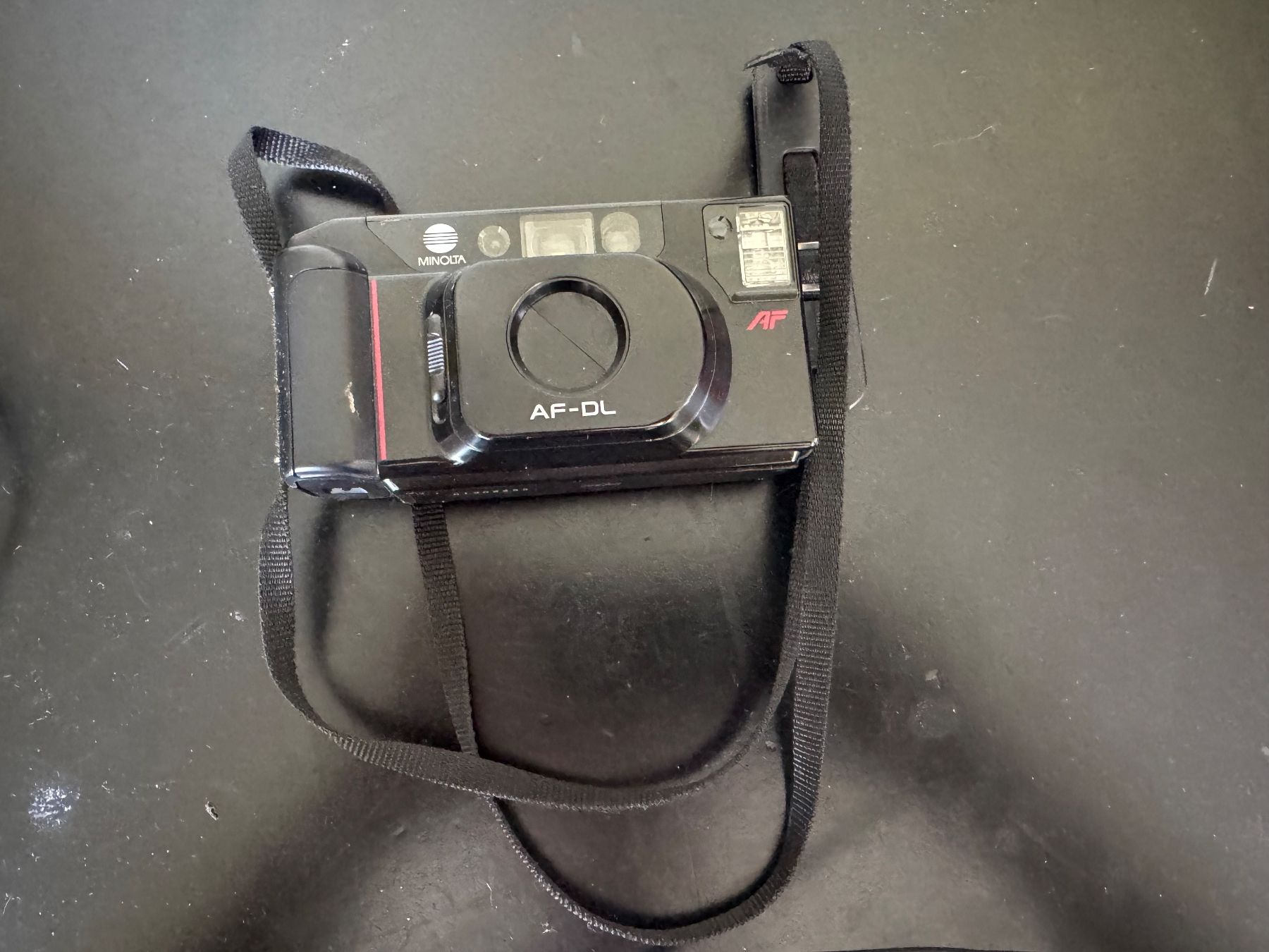 Minolta Fotocamera: Minolta AF-DL Analagogkamera mit Tragegurt – Usato da Zürich venduto da Skalandianer