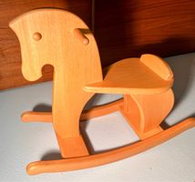 Schönes Schaukelpferd aus Holz