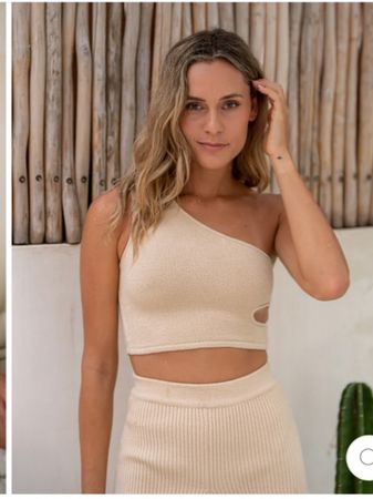 Honest the label top