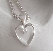 Herzanhänger mit Kette in Silber + Zirkonia