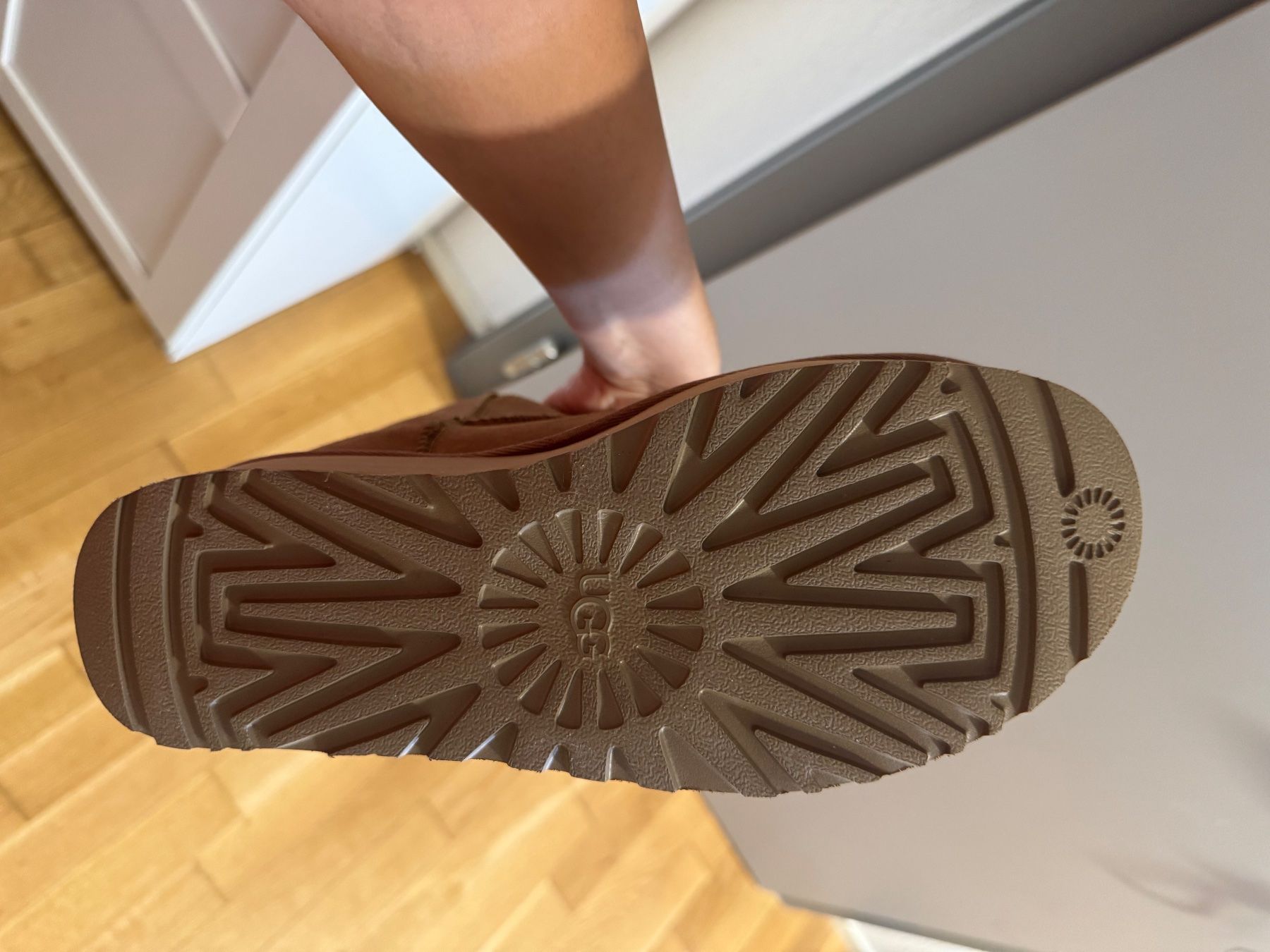 Scarpe da donna: UGG – Nuovo (secondo la descrizione) da Zuchwil venduto da Sevval.D 3