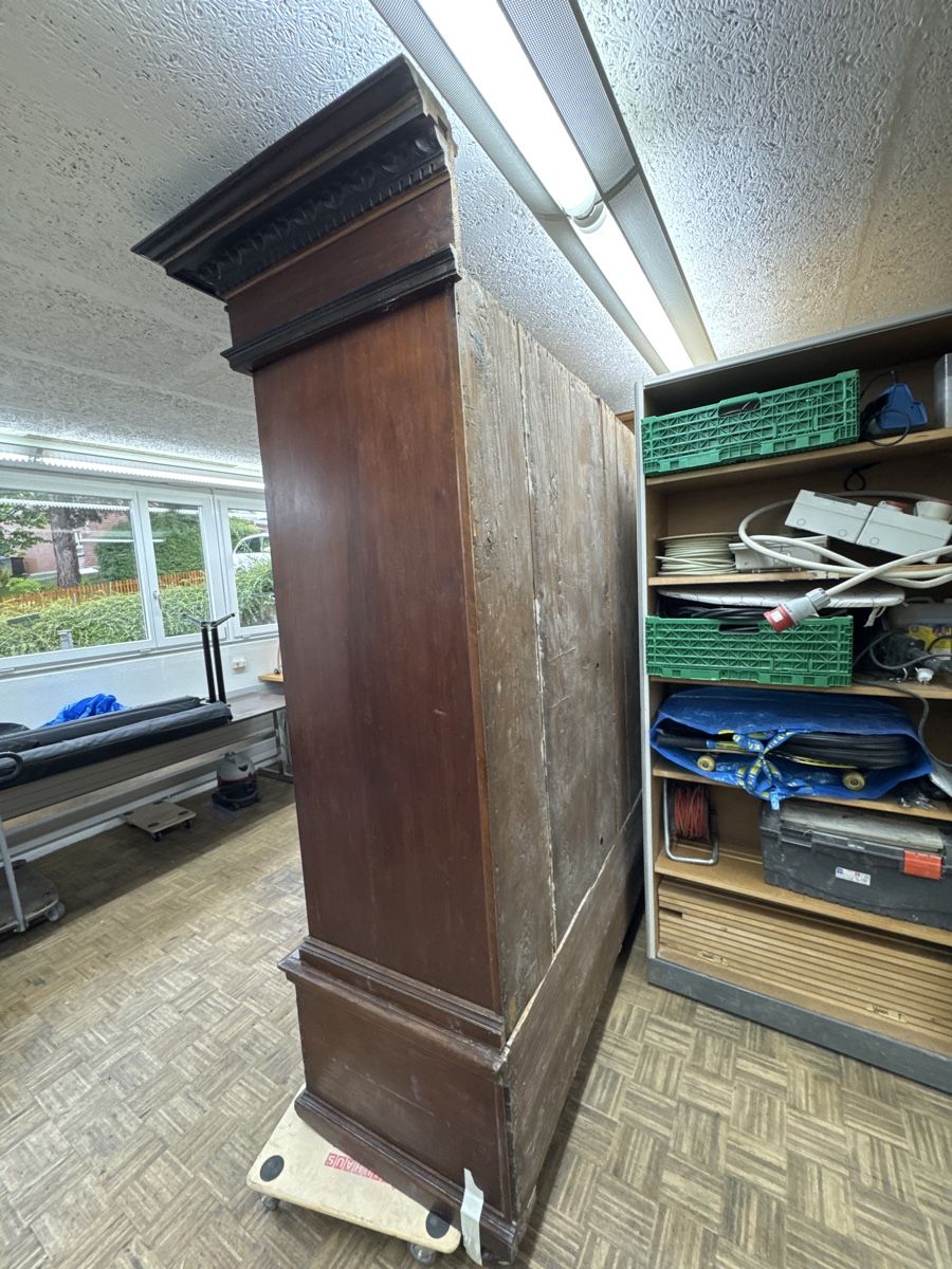 Armoires: Antiker Schrank, Nussbaum, – D'occasion à Zürich par dtag 3
