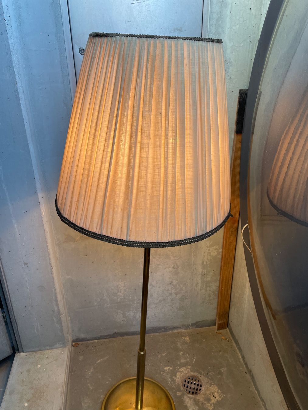 Lampade: Stehlampe – Usato da Walliswil b.Wangen venduto da Stockente33 1