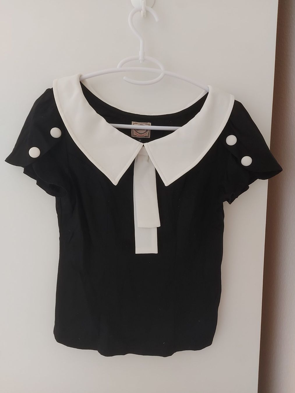 Top: Blouse Banned Retro – Nuovo (secondo la descrizione) da Le Mont-Pèlerin venduto da jux_x96b