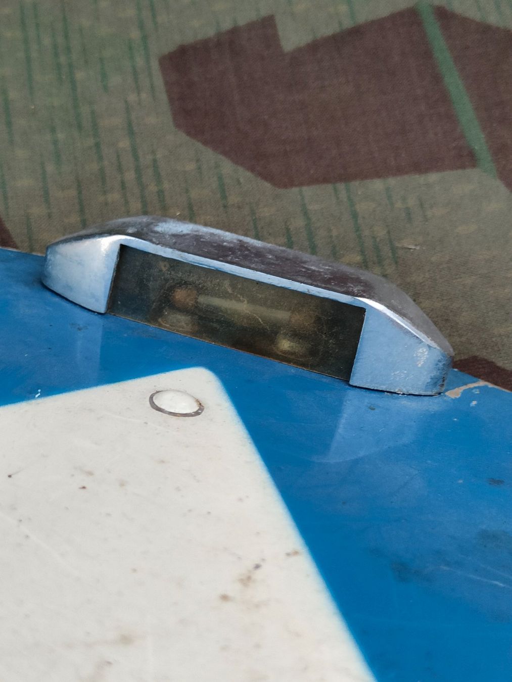 Insegne: Schild Dreieck blau weiss mit Halterung – Usato da Bauma venduto da SwissMilitaria 2