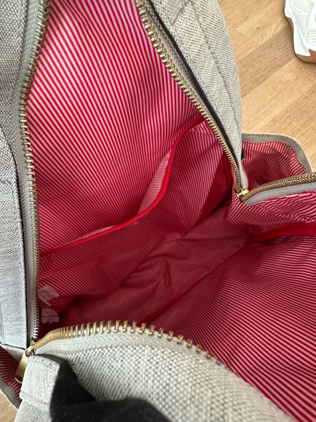 Herschel Zaini: Herschel Rucksack Grau/Rosa – Usato da Zug venduto da Lingyan 3