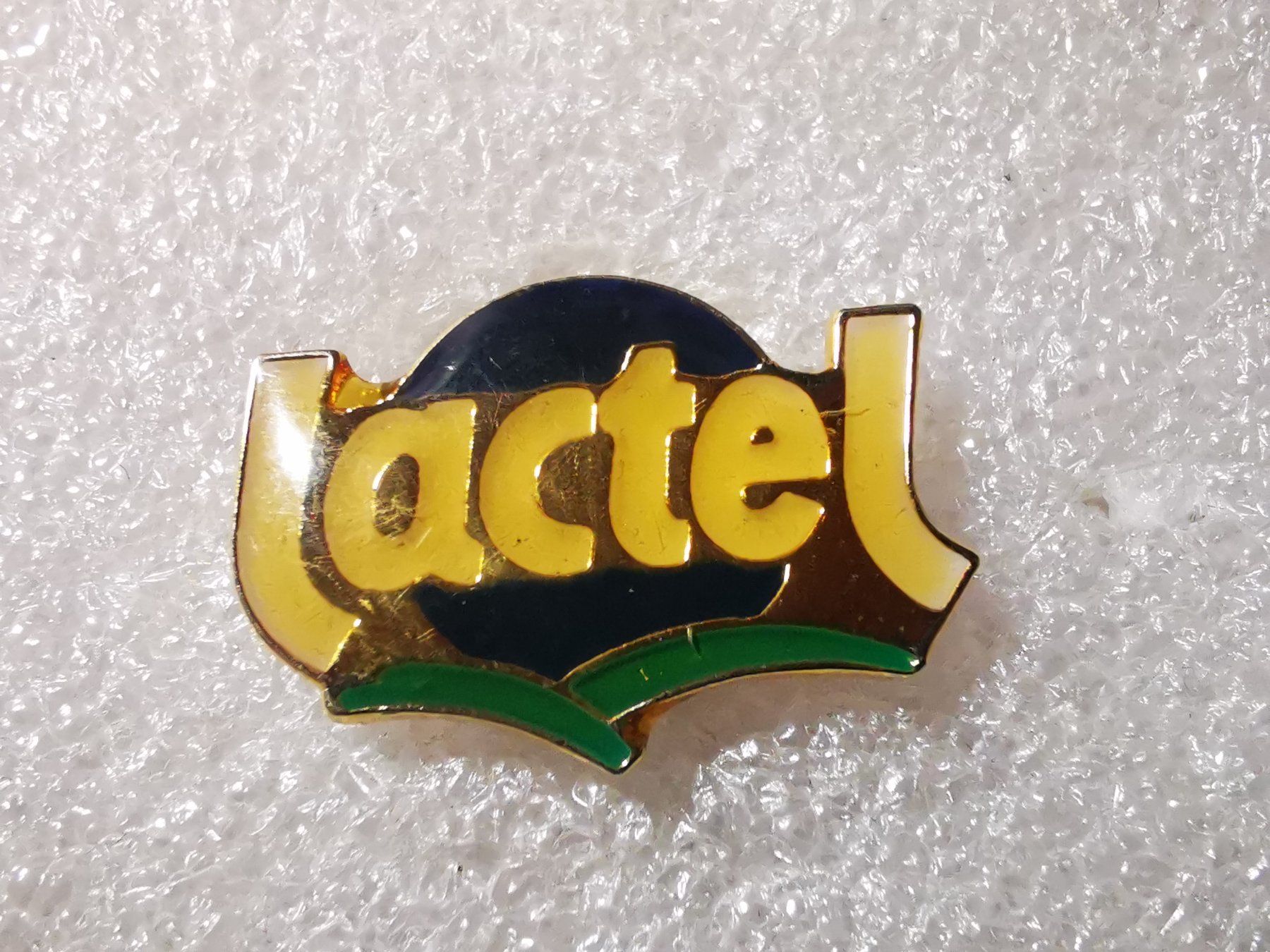 Placchette & Badge: Ansteckpin 10: Lactel – Usato da Oppligen venduto da Pin-Fall-Shop