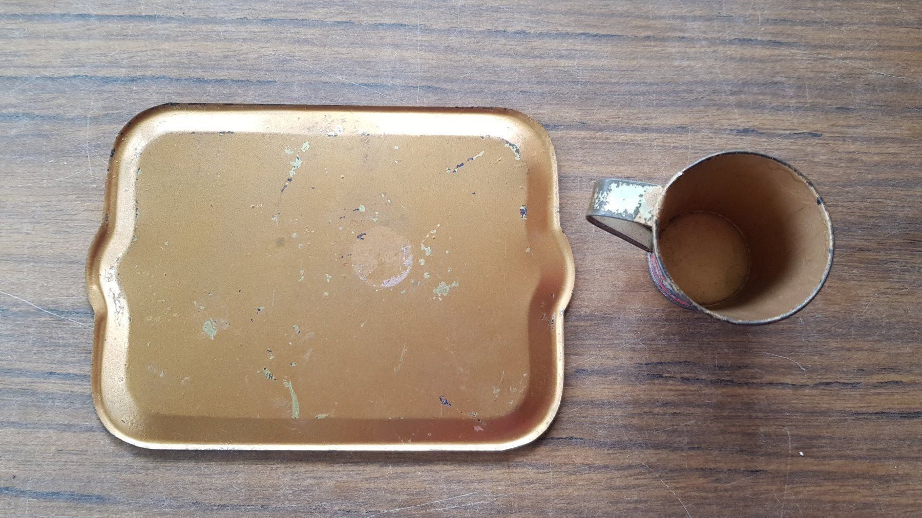 Spielzeuge: Puppenstube - Tablett und Tasse Blech – Gebraucht aus Mörschwil von antiksalon 4