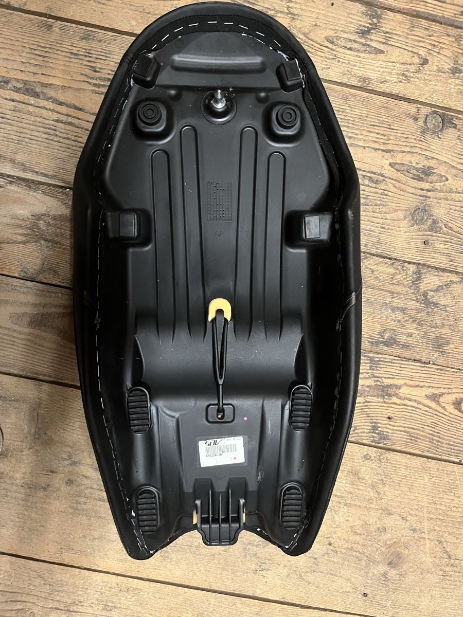 Strada: Sella ribassata Ducati scrambler desert sled – Usato da Rovio venduto da Birusso 4