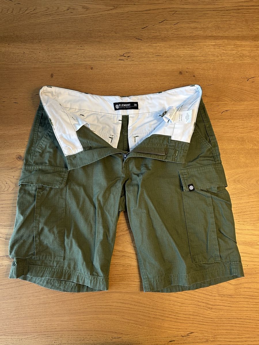 Element Pantaloni: Element cargo shorts 30 green – Usato da Cavigliano venduto da Galgio 6